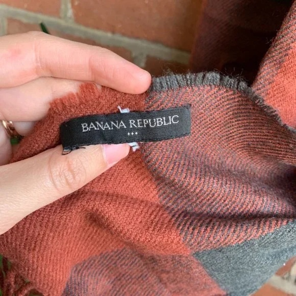 Banana Republic Rust and Charcoal Scarf - Picture 3 of 3